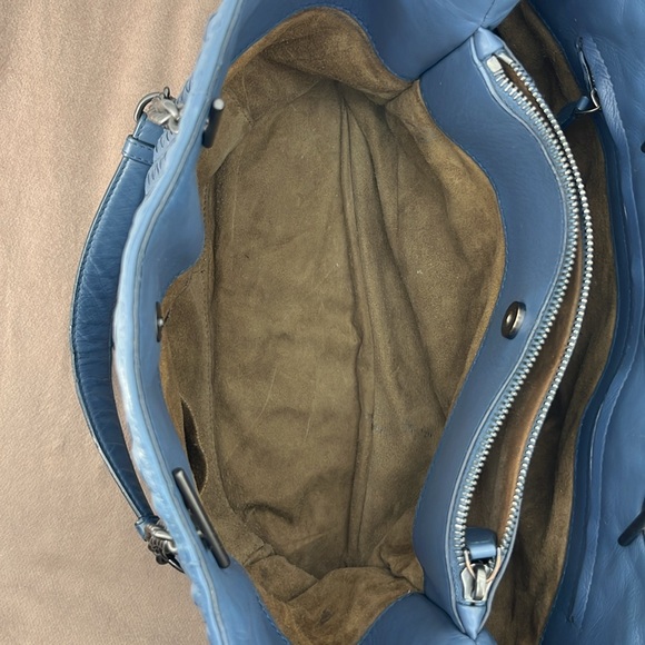 Bottega Veneta Tote Intrecciato Medium Chain
Authentication Certificate Provided - Picture 5 of 17